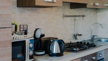 Réfrigérateur, micro-ondes, four, lave-vaisselle