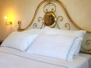 Internet - Casa Verdi" am See, nur einen Steinwurf vom Stadtzentrum entfernt by Interhome (Luino)