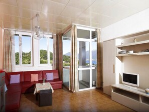 TV - mit Blick auf den Lago Maggiore by Interhome (Luino)