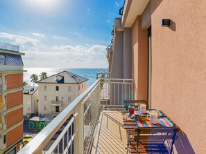 Outdoor dining - Dimora Salvia e Sole von Holiday World by Interhome (Pietra Ligure)