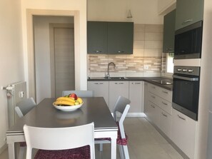 Dining - 'White' mit Balkon by Interhome (Pietra Ligure)