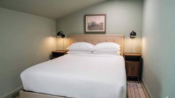 2 bedrooms, iron/ironing board, travel crib, WiFi (free)