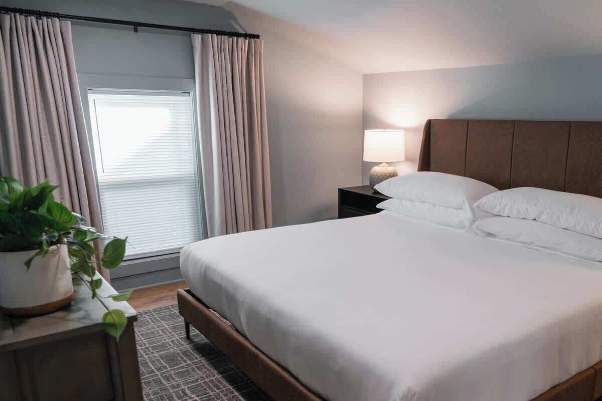 2 bedrooms, iron/ironing board, travel crib, WiFi (free)