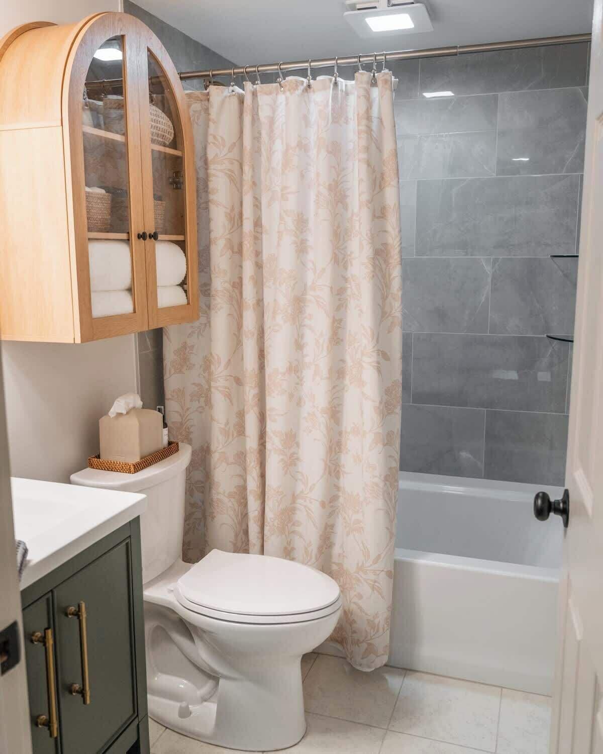 Shower, hair dryer, towels, shampoo