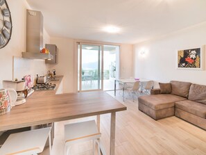 Unclassified image, 5 of 50, button - Flacher Sonnenaufgang by Interhome (Torri del Benaco)
