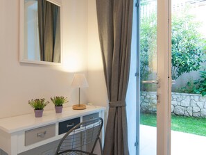 Interior - Flacher Sonnenaufgang by Interhome (Torri del Benaco)