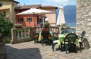 Outdoor dining - Apartment  by Interhome (Brenzone)