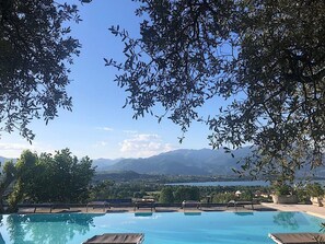 Pool - Wohnung mit Seeblick in Villa Elena by Interhome (Manerba)