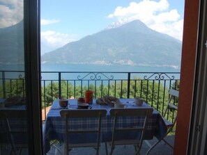 Outdoor dining - Rustikales Haus in ruhiger Lage mit  Seesicht by Interhome (Acquaseria)