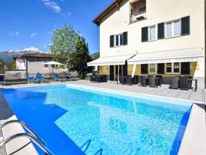 Pool - Wohnung in Domaso mit privatem Parkplatz by Interhome (Domaso)