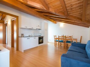 Interior - Dachgeschosswohnung am See für 6 Personen by Interhome (Domaso)