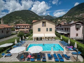 Pool - Dachgeschosswohnung am See für 6 Personen by Interhome (Domaso)