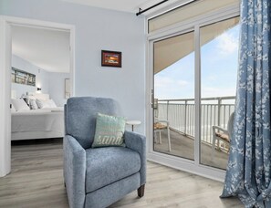 Smart TV, fireplace, table football, ping pong - Breathtaking Balcony Ocean Views ~Family Friendly (North Myrtle Beach)