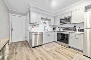 🍳 Kitchen & Dining Light, fresh, and stocked for beach snacks or seafood feasts. Open layout keeps you connected while you cook & chat. - Ocean View Condo @Beach/Cherry Grove Pier sleeps 6 (north myrtle beach)