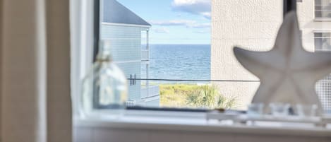 Bonus: peek-a-boo ocean views right from bed!