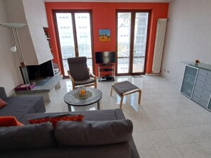 TV, fireplace - Residenz Nasca by Interhome (Castelveccana)