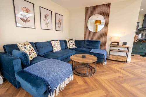 The Nook | Cotswolds Home | HOT TUB | Sleeps 9