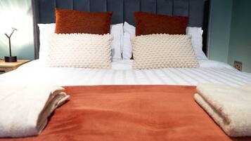 4 bedrooms, iron/ironing board, free WiFi, bed sheets