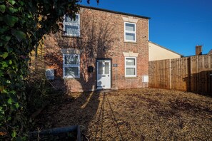 Exterior - Spacious Cotswold Retreat Sleeps 9 Near Cheltenham, Parking Family & Groups (Eastington)