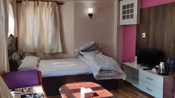 Comfort Room, City View | Iron/ironing board, free WiFi