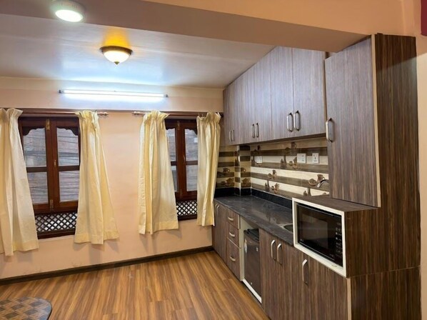 Deluxe-huoneisto, kaupunkinäköala | Yksityinen keittiö