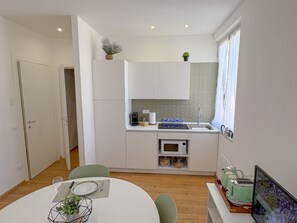 Fridge, microwave, dishwasher, cookware/dishes/utensils - Casa Danielli bei Holiday World by Interhome (Savona)