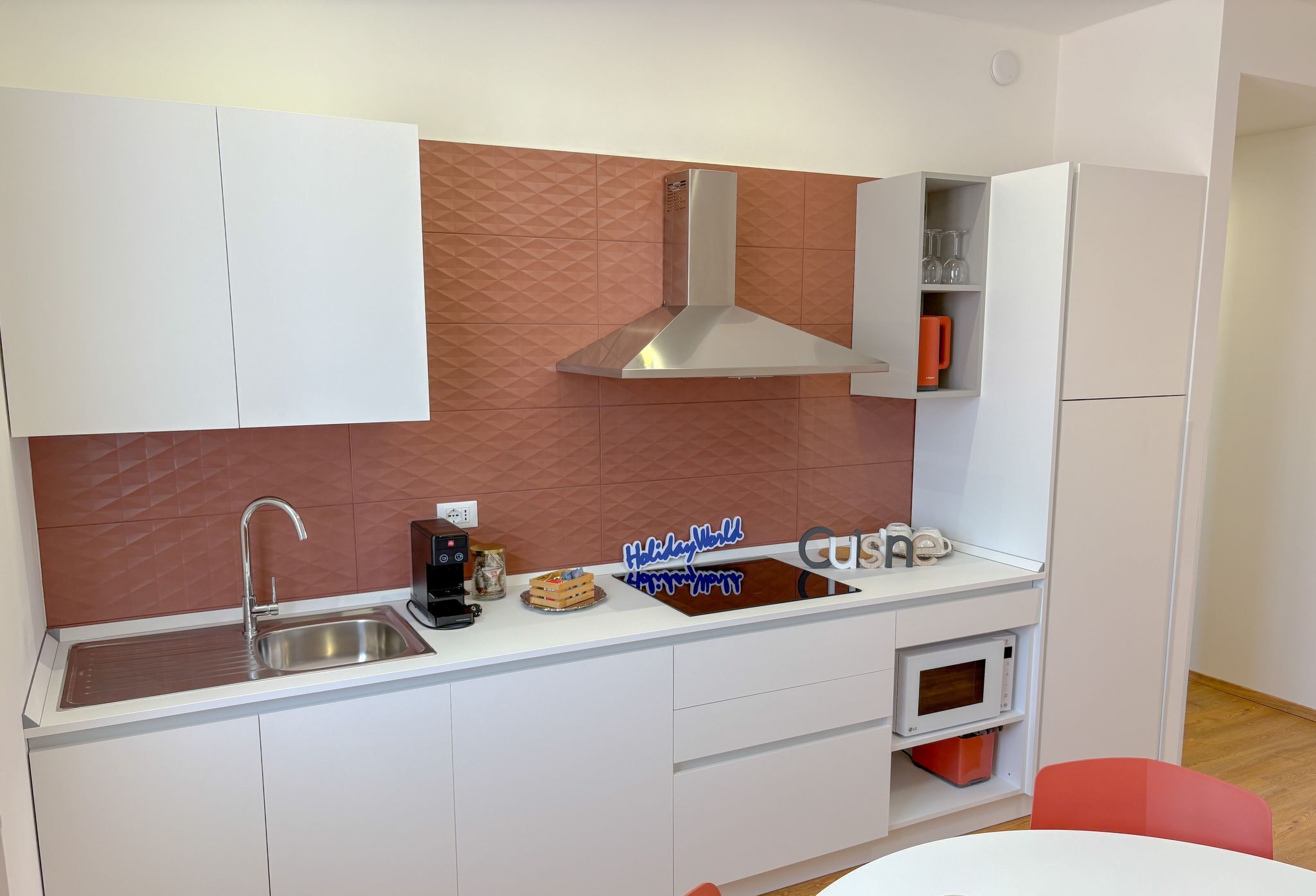 Réfrigérateur, micro-ondes, lave-vaisselle