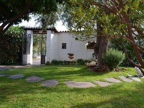 Property grounds - Zwei-Zimmer-Wohnung mit Meer- und Stadtblick by Interhome (Imperia)