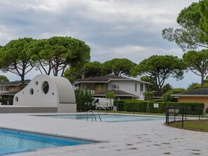 Pool - "Ollimpia 82" by Interhome (Bibione)