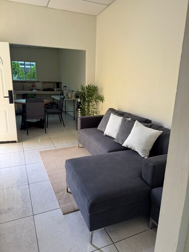  Linda casa de 3 hab., 2 baños, A/C, WIFI de alta velocidad.