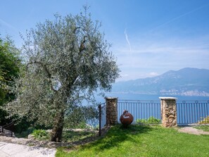 Property grounds - Villa mit schönem Seepanorama und Naturteich by Interhome (Albisano)