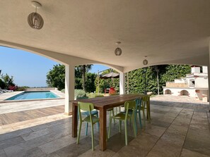 Outdoor dining - Villa am Gardasee mit großem Pool und Garten by Interhome (Albisano)