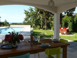 Outdoor dining - Villa am Gardasee mit großem Pool und Garten by Interhome (Albisano)