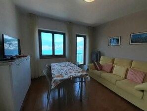 Living area - Zwei-Zimmer-Wohnung mit Balkon und herrlichem Seeblick by Interhome (Malcesine)
