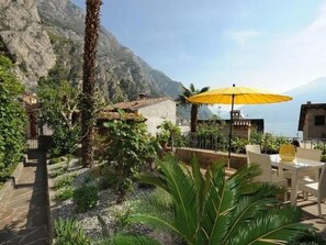Outdoor dining - 'La Casetta Limone by Interhome (Limone sul Garda)