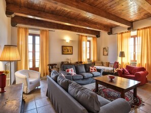 TV, fireplace - Appartment Barbera , Villa Pesce, Mombaruzzo by Interhome (Mombaruzzo)