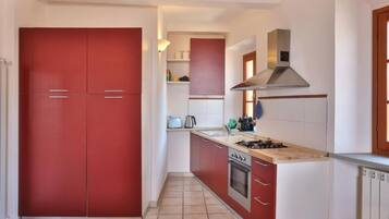 Kühlschrank, Ofen, Geschirrspüler, Kochgeschirr/Geschirr/Besteck