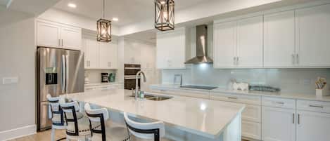 Frigorífic, microones, forn i placa de cuina