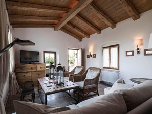 TV - Traumhafter Rustico direkt am Ufer des Gardasees by Interhome (Malcesine)
