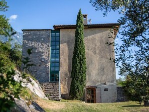 Exterior - Rustiko-Landhaus mit Infinity-Pool und Seeblick by Interhome (Malcesine)