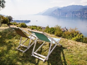 Property grounds - Rustiko-Landhaus mit Infinity-Pool und Seeblick by Interhome (Malcesine)