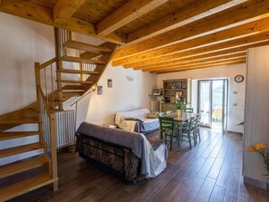 TV - Wohnung 'Genf' mit Blick aufs Wasser by Interhome (Limone sul Garda)
