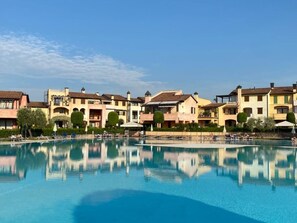 Pool - Wohnung mit Terrasse by Interhome (Peschiera del Garda)