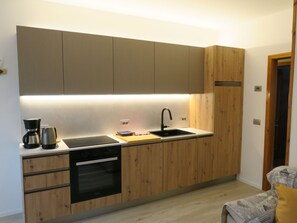 Fridge, microwave, oven, dishwasher - Erdgeschosswohnung mit möbliertem Garten by Interhome (Bezzecca)