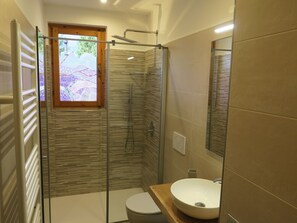 Towels - Erdgeschosswohnung mit möbliertem Garten by Interhome (Bezzecca)