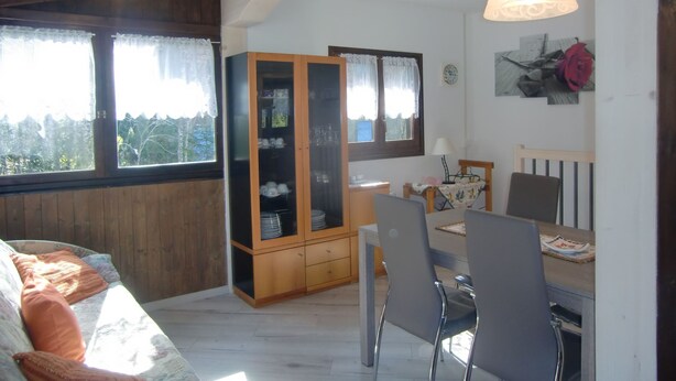Dining - Freistehendes Haus mit Veranda mit Seeblick by Interhome (Bezzecca)