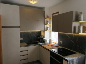 Fridge, microwave, oven, dishwasher - 2-stöckige Wohnung mit privatem Gartenbereich by Interhome (Bezzecca)