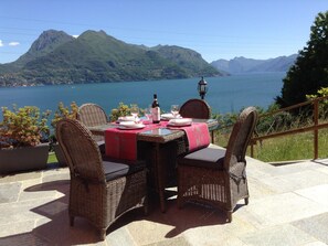 Outdoor dining - mit Terrasse und tollem See- und Bergblick by Interhome (San Siro)
