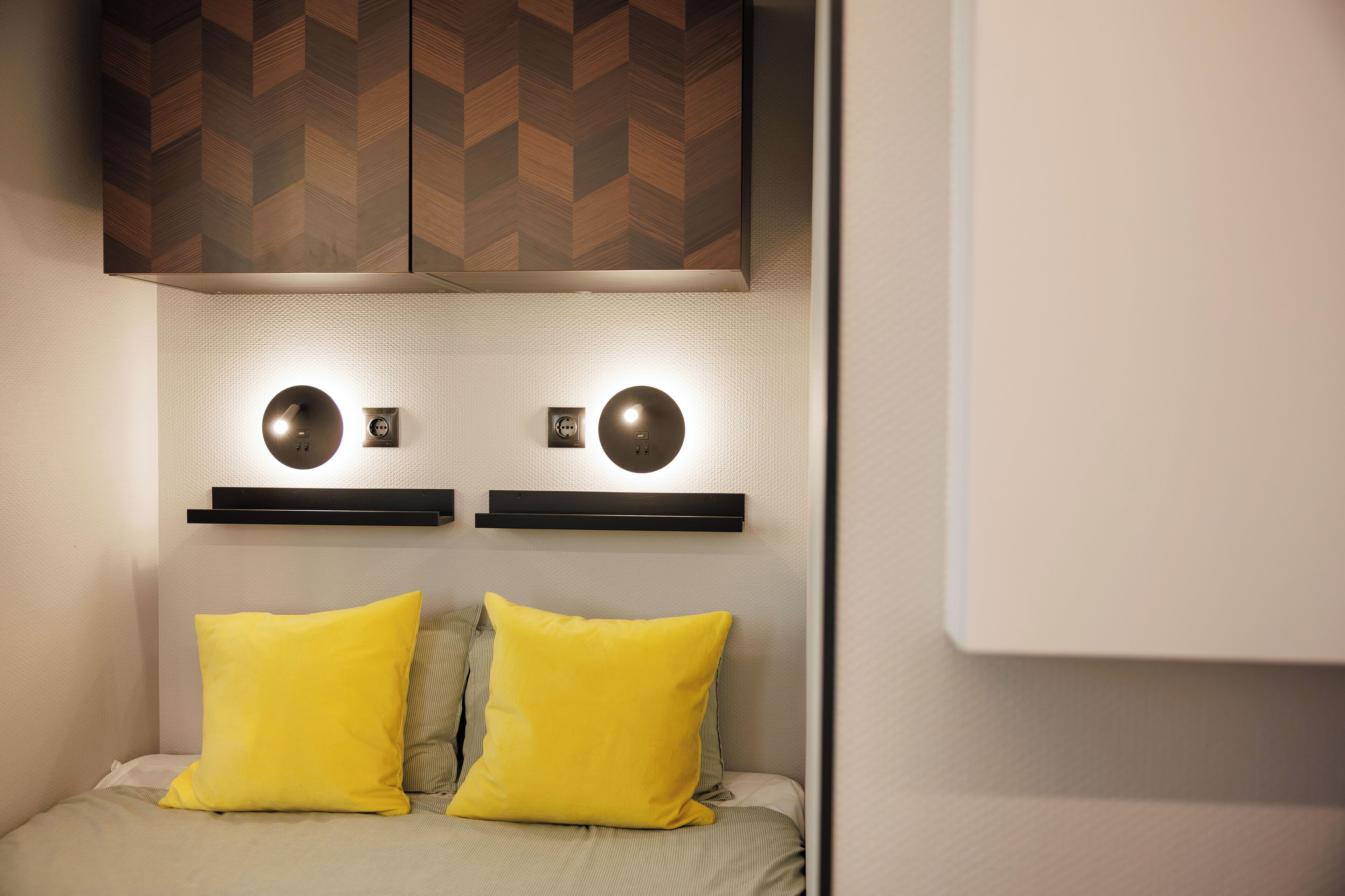 Deluxe Mobile Home, Sea View