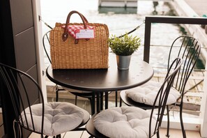 Free daily full breakfast 